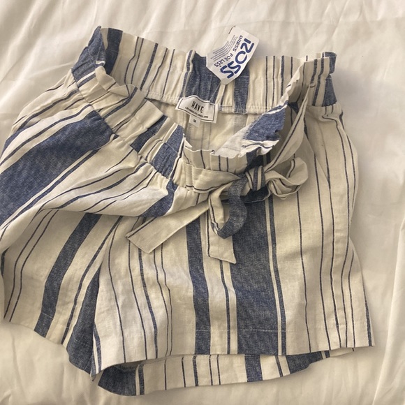 These cute striped shorts are perfect for the summer. - Picture 4 of 4
